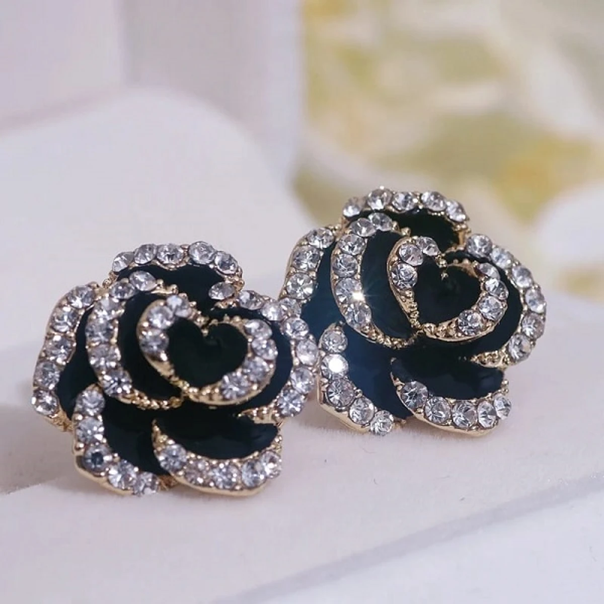 DIAMOND CUT BLACK ROSE WITH ZIRCON STONE